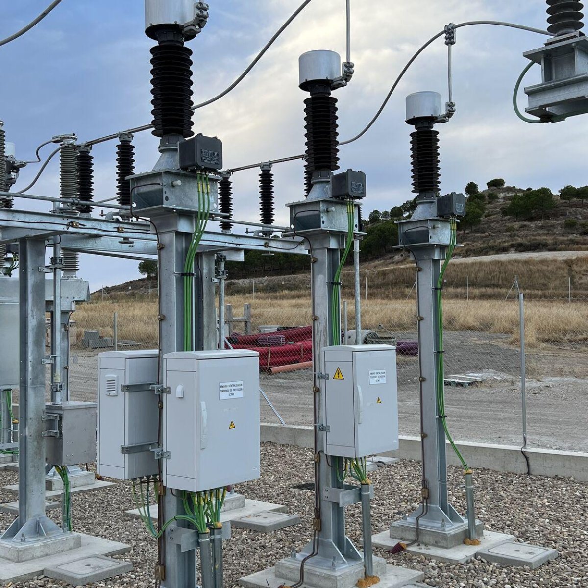 Current Transformers (CT) and Voltage Transformers (VT/PT)
